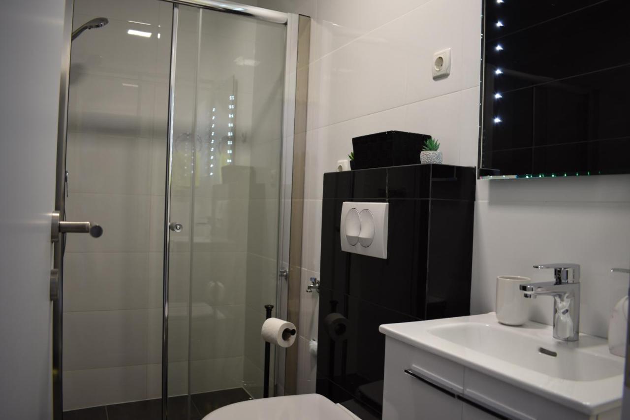 Apartments Rena シベニク エクステリア 写真
