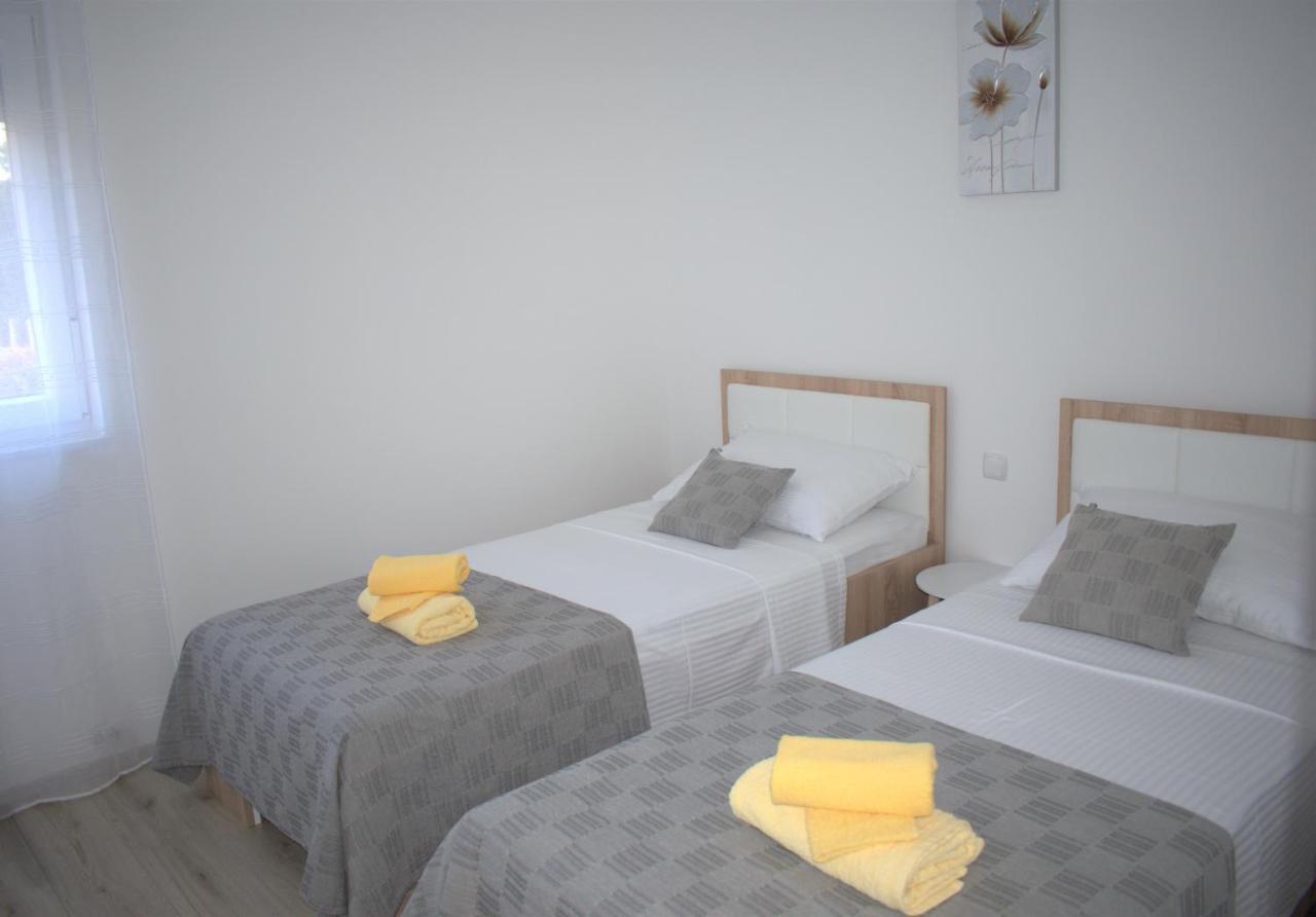 Apartments Rena シベニク エクステリア 写真
