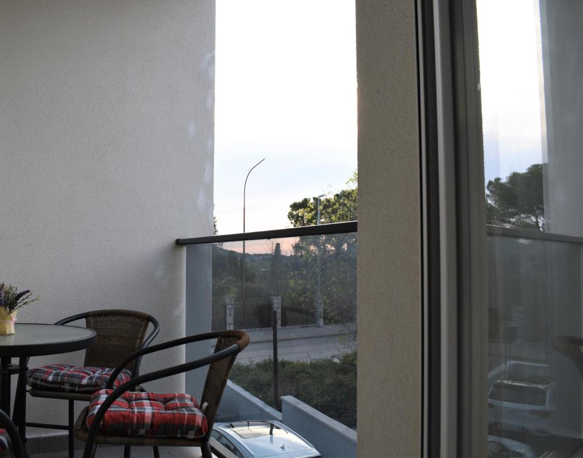 Apartments Rena シベニク エクステリア 写真