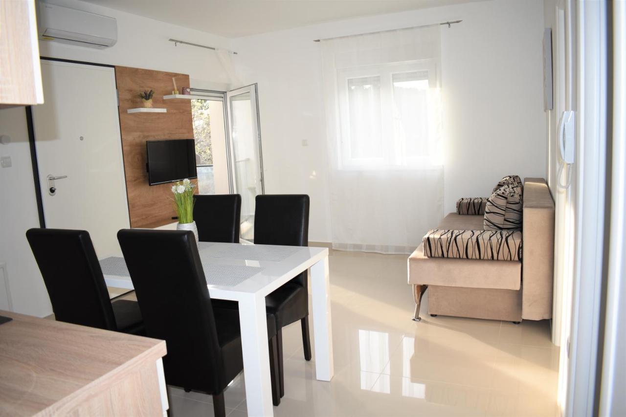 Apartments Rena シベニク エクステリア 写真