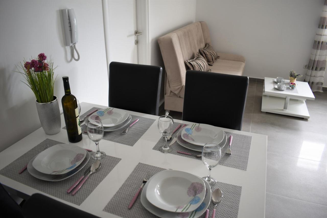 Apartments Rena シベニク エクステリア 写真