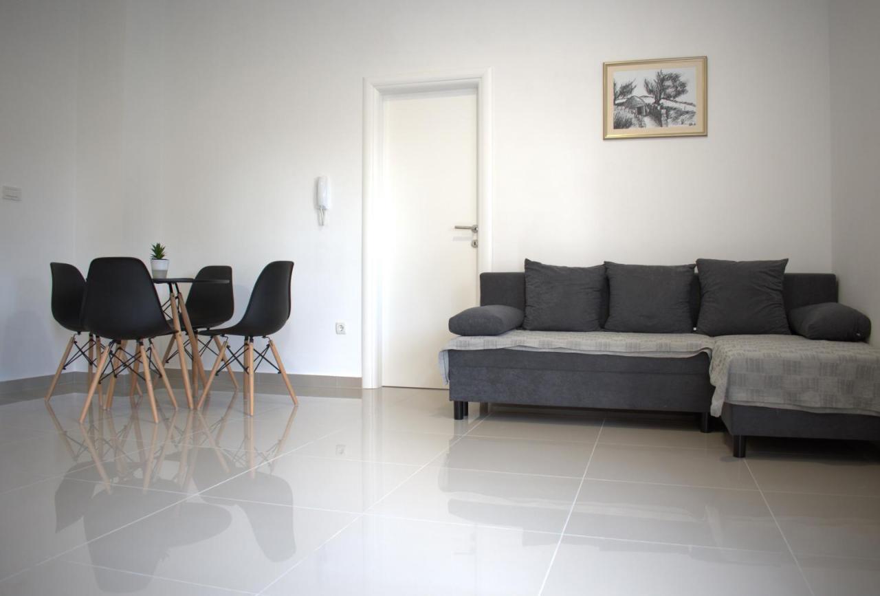 Apartments Rena シベニク エクステリア 写真