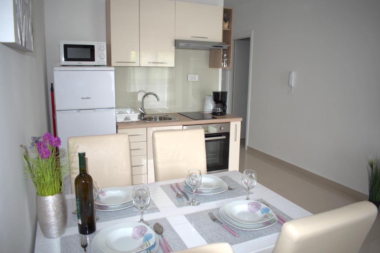 Apartments Rena シベニク エクステリア 写真